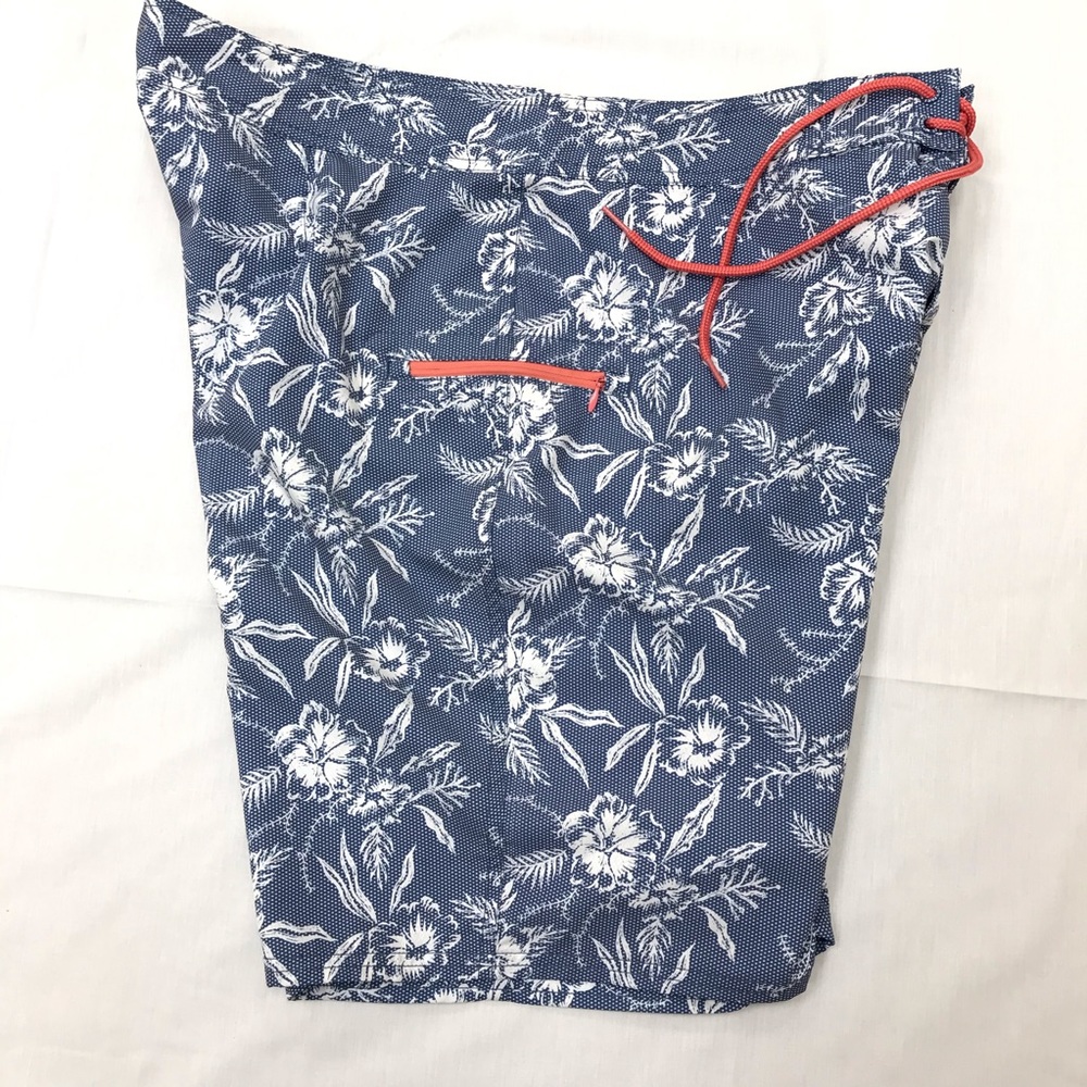 vineyard vines board shorts - Picture 3 of 5